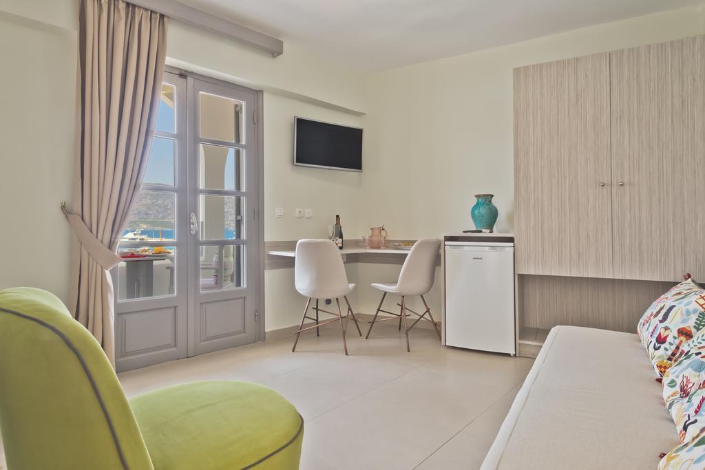 Nereus Luxurious Suites Kárpatos Exterior foto